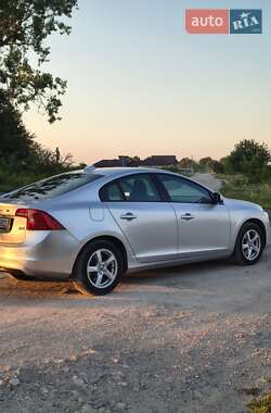 Седан Volvo S60 2016 в 