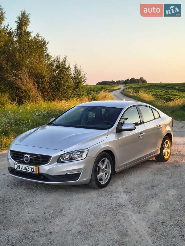 Седан Volvo S60 2016 в Радивилове