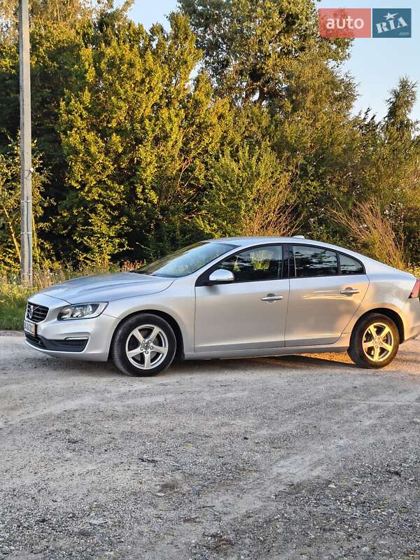 Седан Volvo S60 2016 в Радивилове
