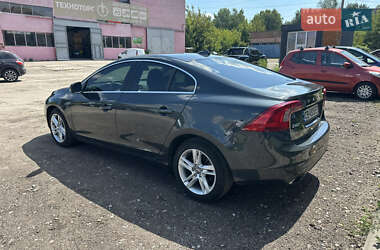 Седан Volvo S60 2013 в 