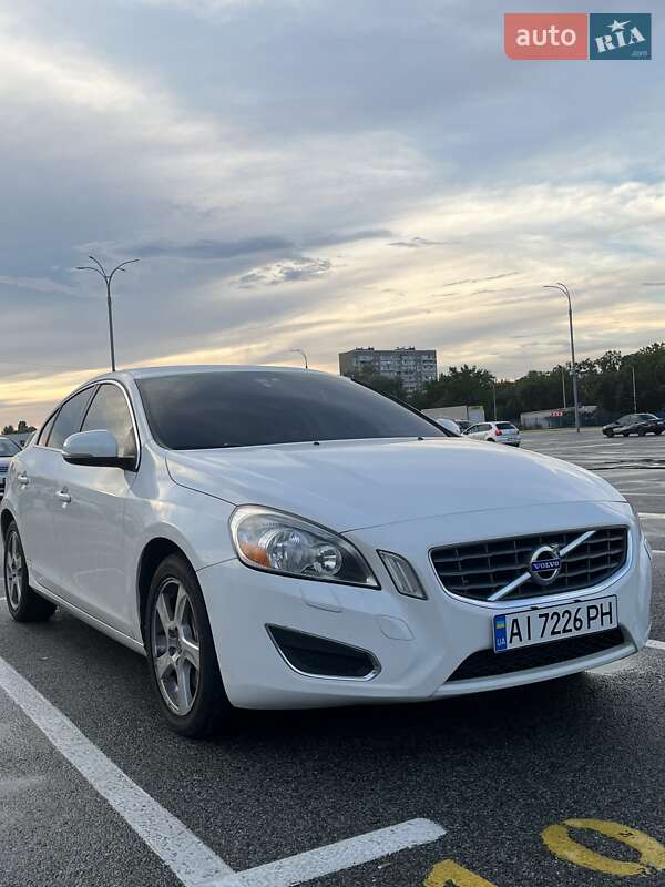 Седан Volvo S60 2012 в Киеве