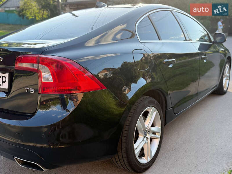 Седан Volvo S60 2013 в Виннице
