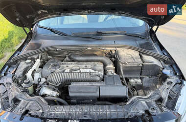 Седан Volvo S60 2013 в 