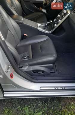 Седан Volvo S60 2015 в 