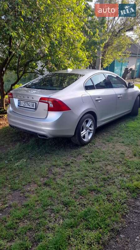 Седан Volvo S60 2015 в Горишних Плавнях