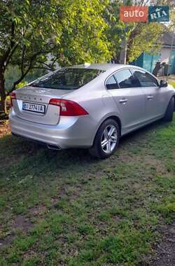 Седан Volvo S60 2015 в 