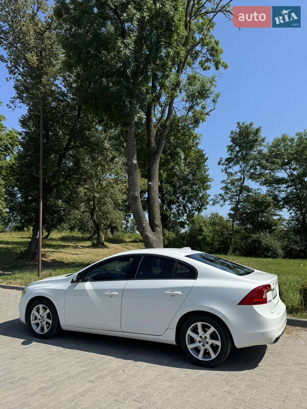 Седан Volvo S60 2015 в Тернополе