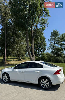 Седан Volvo S60 2015 в 