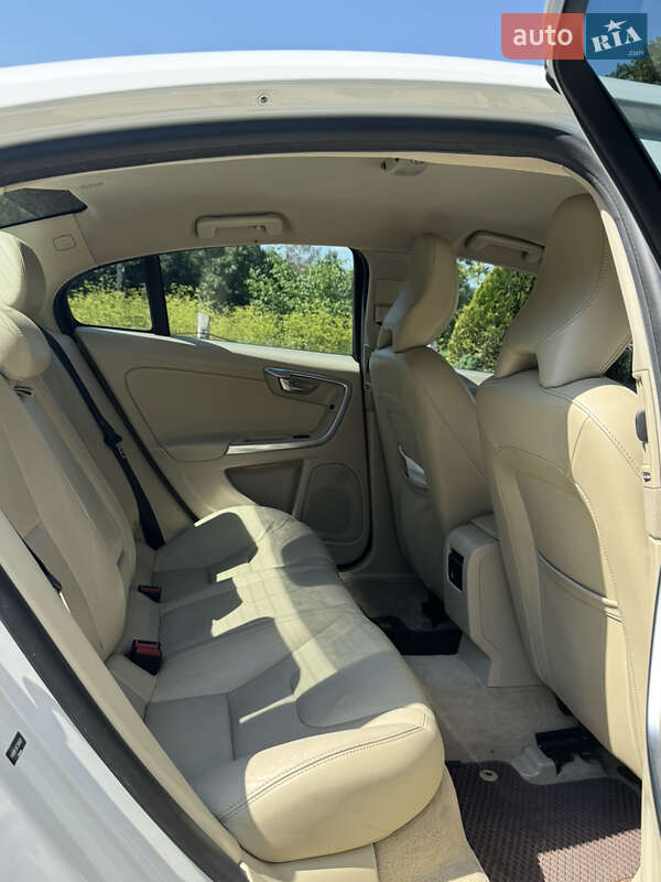 Седан Volvo S60 2015 в Тернополе