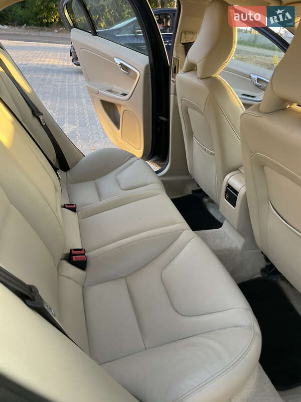 Седан Volvo S60 2015 в Виннице