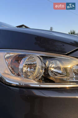 Седан Volvo S60 2015 в 