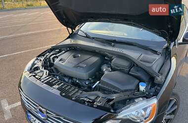 Седан Volvo S60 2015 в 