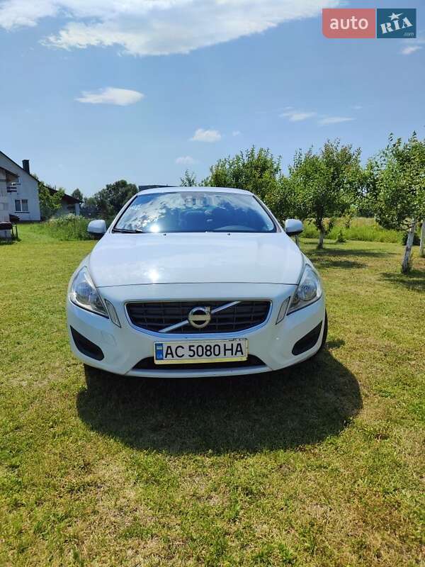 Седан Volvo S60 2012 в 