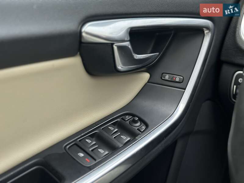 Седан Volvo S60 2017 в Киеве