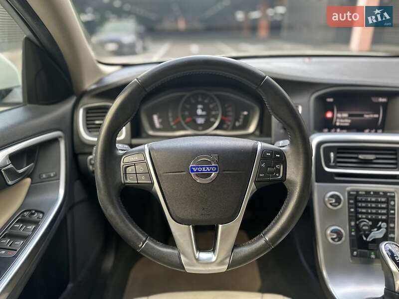 Седан Volvo S60 2017 в Киеве