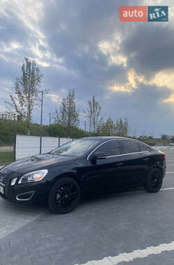 Седан Volvo S60 2012 в 
