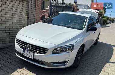 Седан Volvo S60 2015 в 