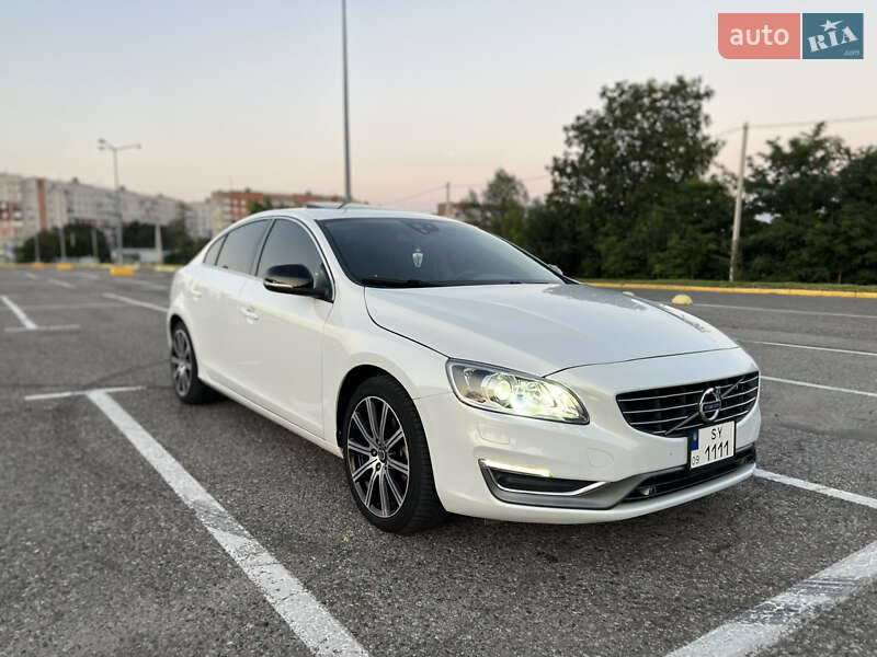 Седан Volvo S60 2015 в Черновцах