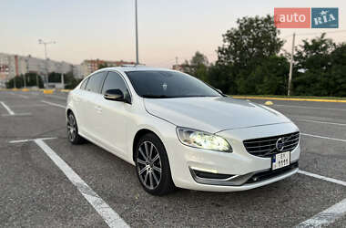Седан Volvo S60 2015 в 