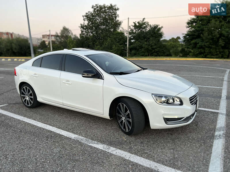 Седан Volvo S60 2015 в Черновцах