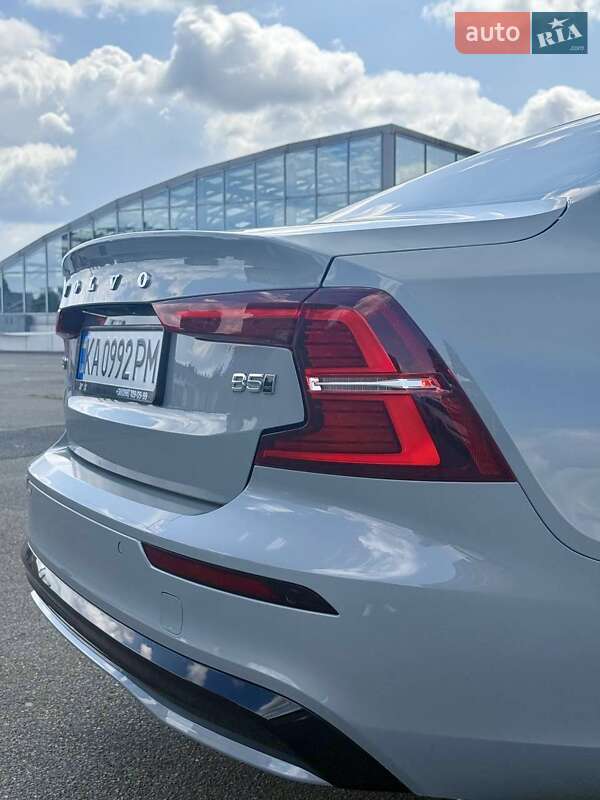 Седан Volvo S60 2023 в Киеве