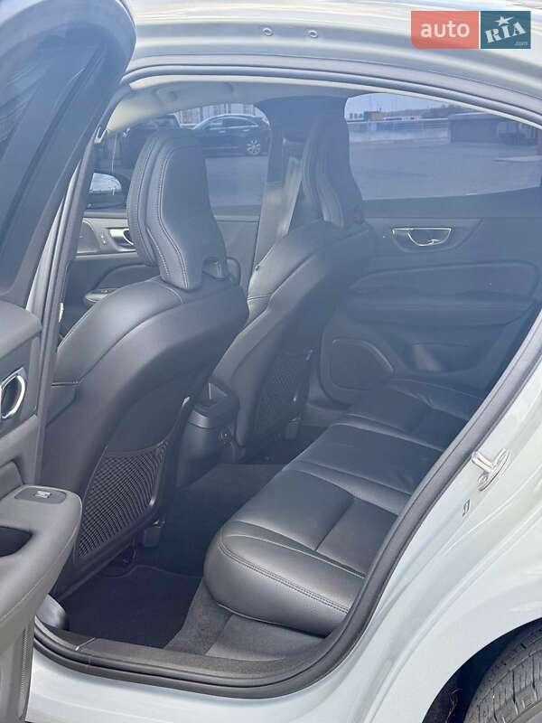 Седан Volvo S60 2023 в Киеве