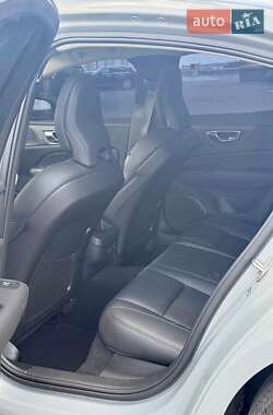 Седан Volvo S60 2023 в 