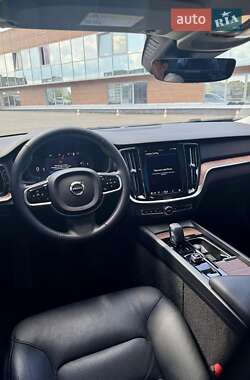 Седан Volvo S60 2023 в 
