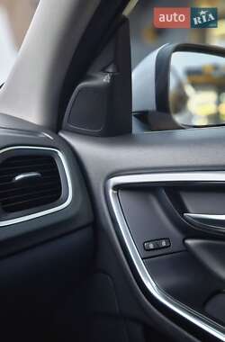 Седан Volvo S60 2013 в 