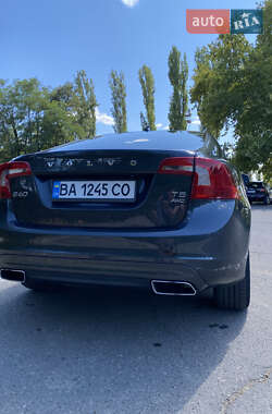 Седан Volvo S60 2013 в 