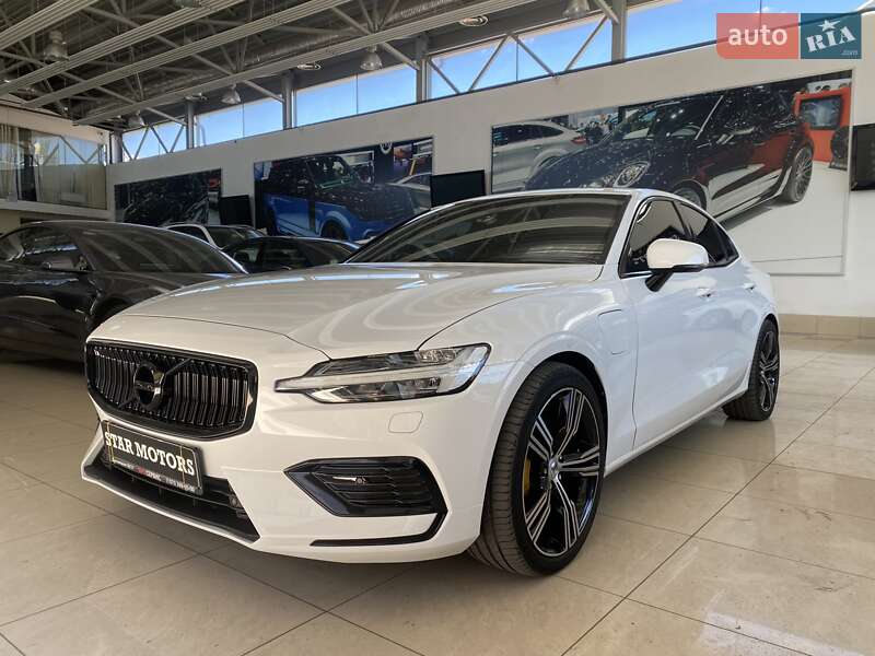 Седан Volvo S60 2019 в 