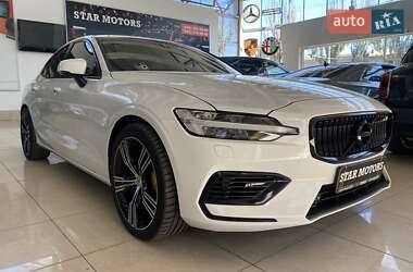 Седан Volvo S60 2019 в 