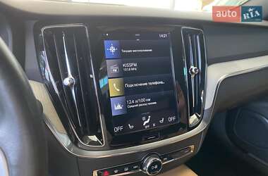 Седан Volvo S60 2019 в 