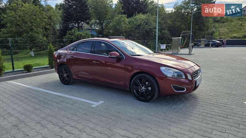Седан Volvo S60 2010 в Самборе