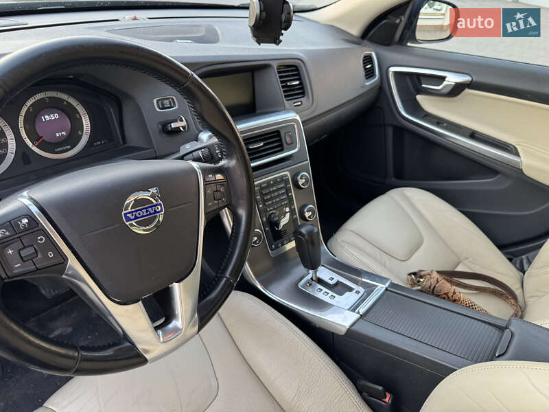 Седан Volvo S60 2010 в Бродах