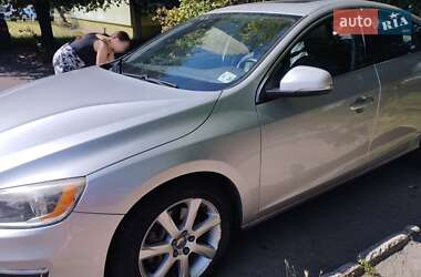 Седан Volvo S60 2015 в 
