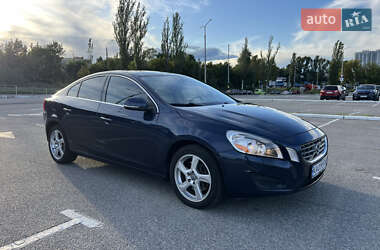 Седан Volvo S60 2012 в 