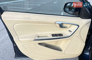 Седан Volvo S60 2012 в 