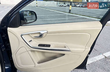 Седан Volvo S60 2012 в 