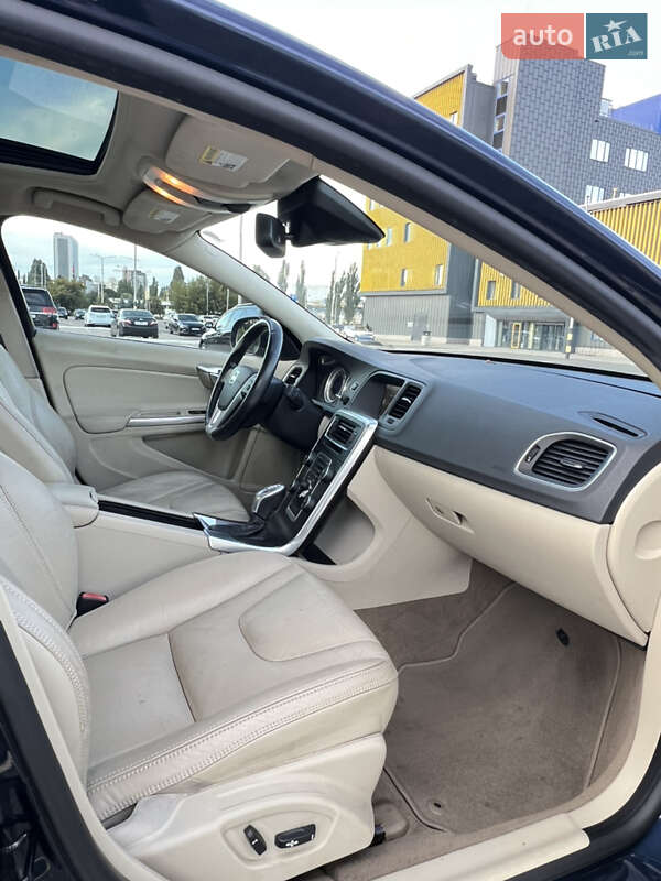 Седан Volvo S60 2012 в Киеве фото 20 Седан Volvo S60 2012 в Киеве