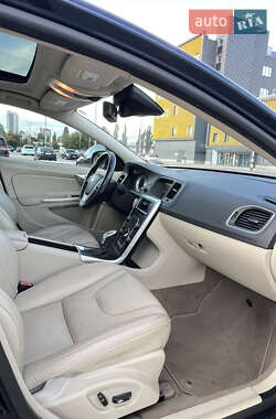 Седан Volvo S60 2012 в 