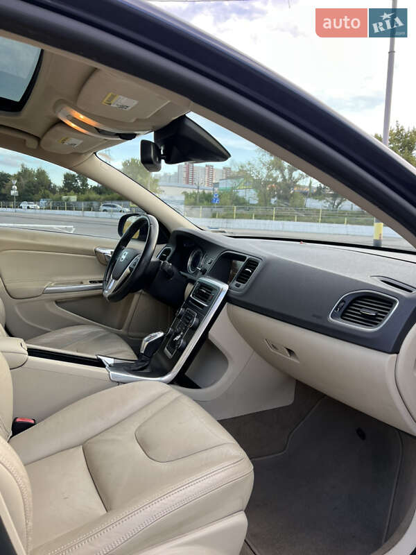 Седан Volvo S60 2012 в Киеве фото 28 Седан Volvo S60 2012 в Киеве