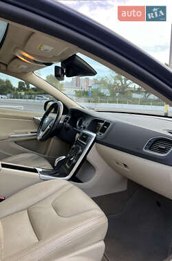 Седан Volvo S60 2012 в 