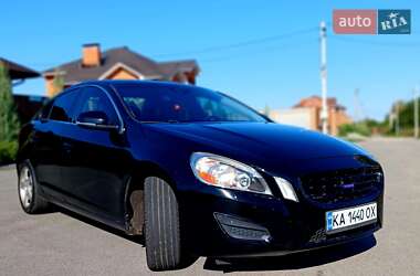 Седан Volvo S60 2012 в 