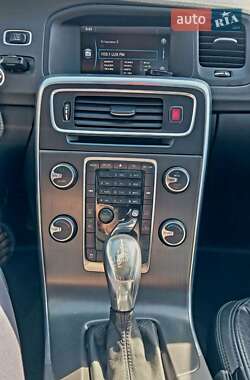 Седан Volvo S60 2012 в 
