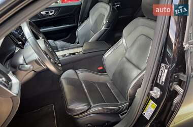 Седан Volvo S60 2019 в 