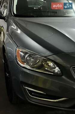 Седан Volvo S60 2015 в 