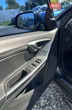 Седан Volvo S60 2012 в 