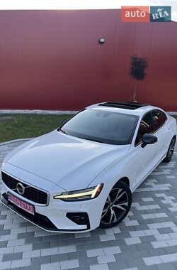 Седан Volvo S60 2019 в 