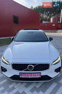 Седан Volvo S60 2019 в 